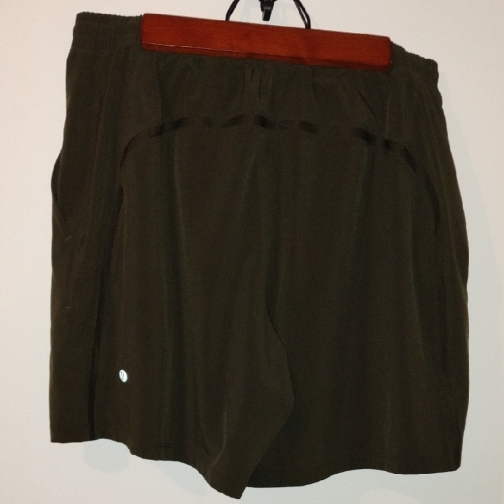 lululemon athletica Pace Breaker Linerless Short. Mens size XL. Olive Green